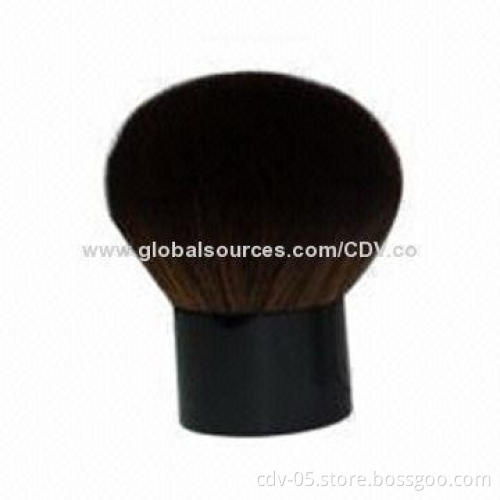 Kabuki makeup brush with great goat bristles and aluminum handle